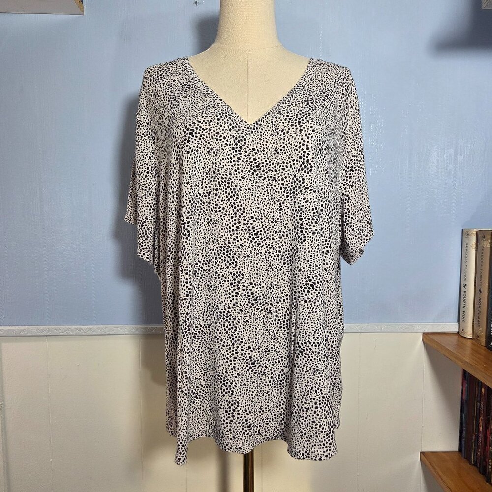 Old Navy Luxe XXL Black White Dots Classic V Neck Shortsleeve T-Shirt